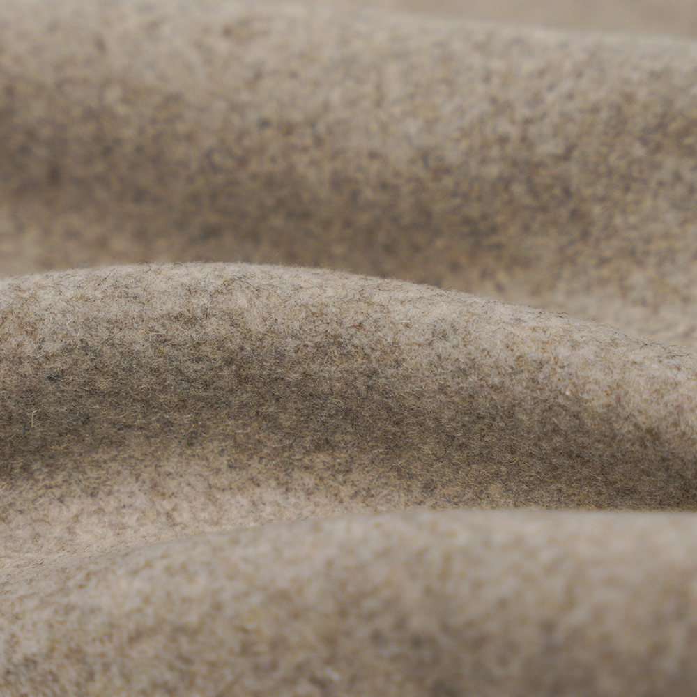 50% 羊毛、40% 聚酯纤维、10% 其他纤维,770G/M,天然浅豆浆,斜纹梅尔顿面料,ML-0124-4425