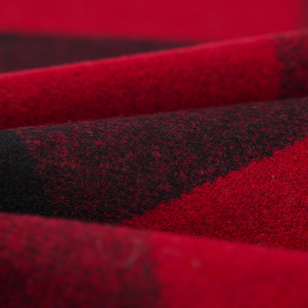 50% 羊毛、40% 聚酯纤维、10% 其他纤维、760G/M、黑色和红色格子、梅尔顿面料、ML-3010354