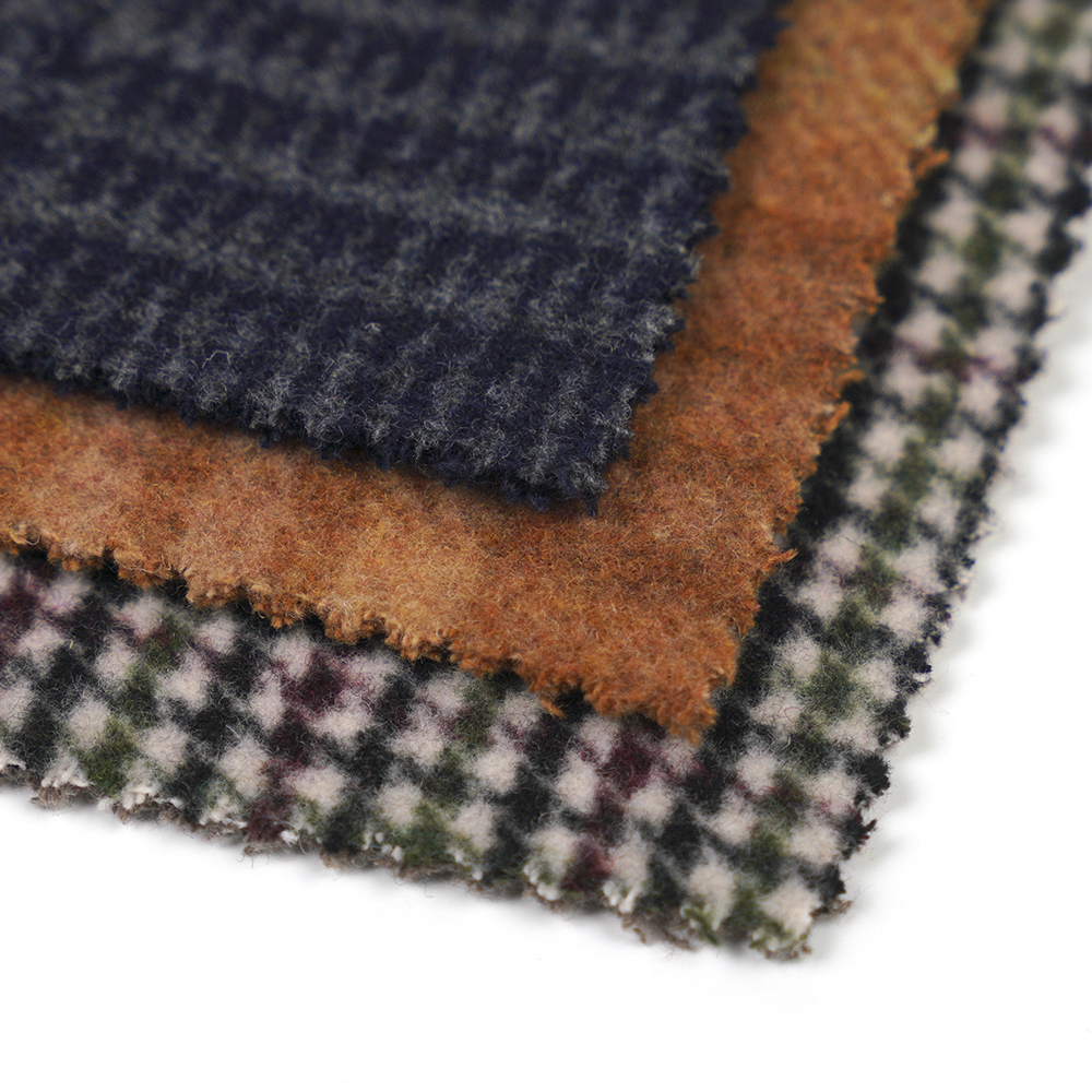 50% 羊毛、40% 聚酯纤维、10% 其他纤维、860G/M、棕色和黄色格纹、天鹅绒面料、ML-062142104