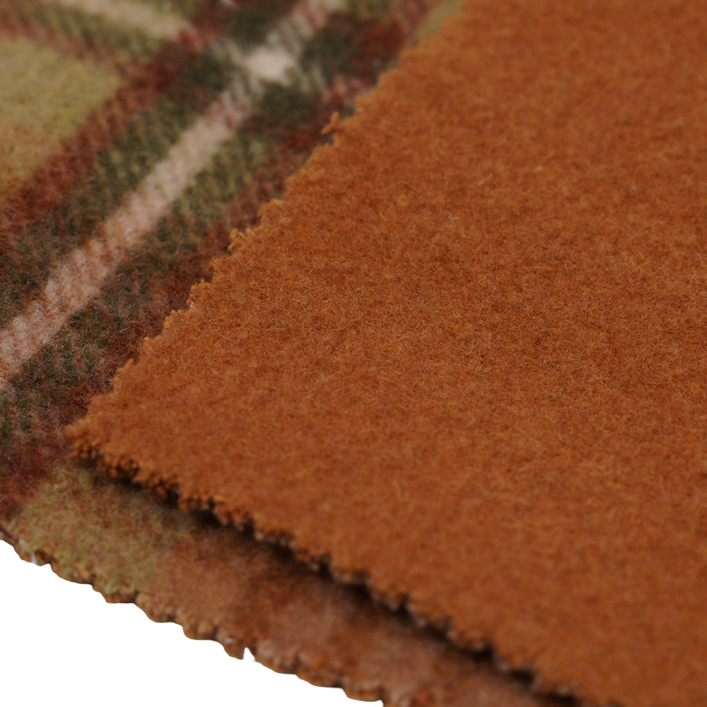 50% 羊毛、40% 聚酯纤维、10% 其他纤维、860G/M、棕色和黄色格纹、天鹅绒面料、ML-062142104